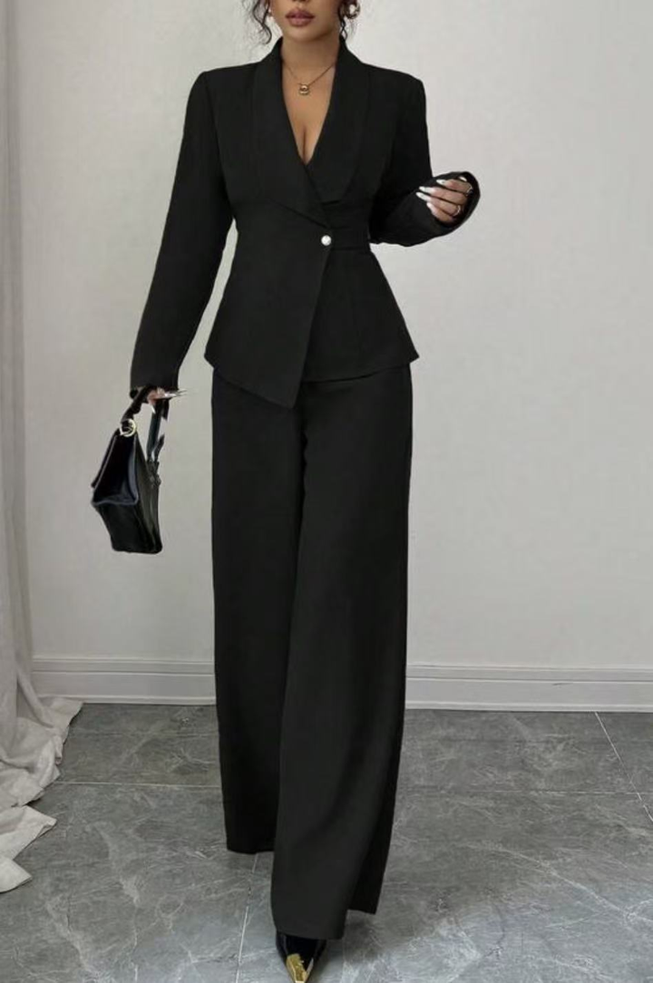 MAJA - EMPOWERED WOMAN STATEMENT SUIT