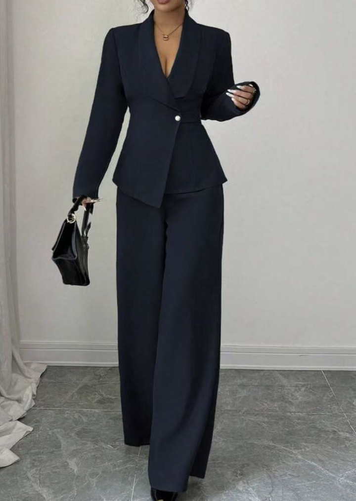 MAJA - EMPOWERED WOMAN STATEMENT SUIT