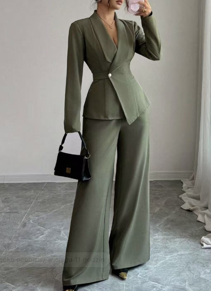 MAJA - EMPOWERED WOMAN STATEMENT SUIT