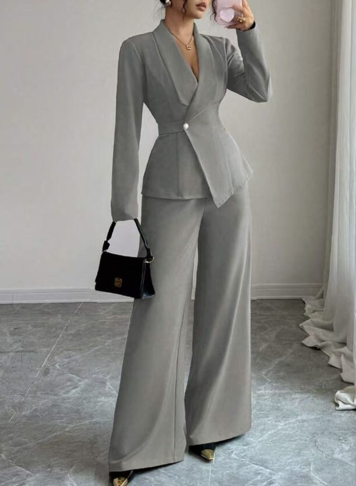 MAJA - EMPOWERED WOMAN STATEMENT SUIT
